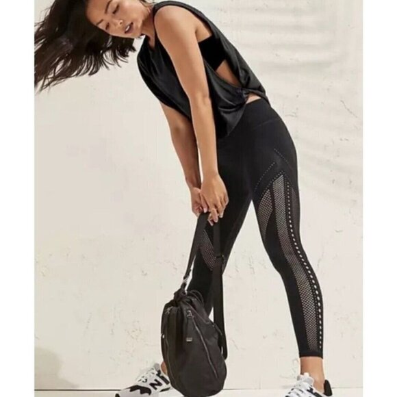 Athleta Pavana Black 7/8 Textured Athletic Tight Leggings S/M - Picture 1 of 7